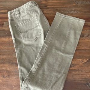 *Vinyard Vines - Size 4 - sage green denim jeans